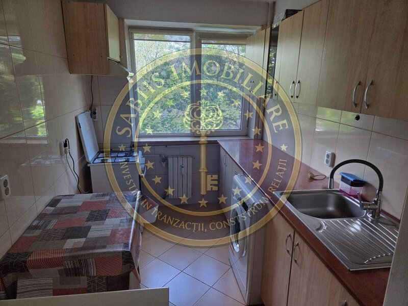 Moghioros, 2 camere chiar langa parc, piata, metrou, tramvai 41.